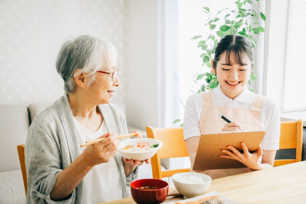 食事指導の介護士